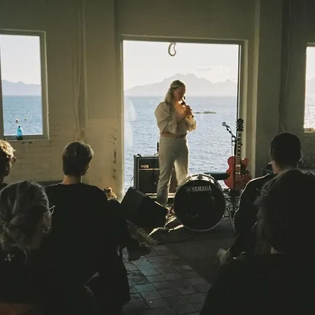 Trevarefabrikken 3* Henningsvær