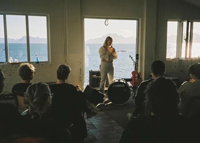 Trevarefabrikken 3* Henningsvær