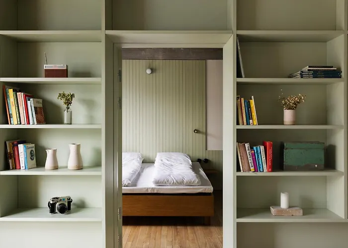 Inn Trevarefabrikken Henningsvaer