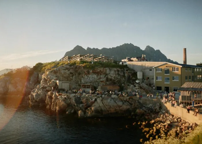 Inn Trevarefabrikken Henningsvaer