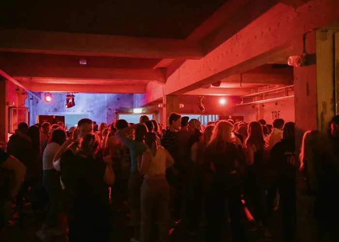 Inn Trevarefabrikken Henningsvaer