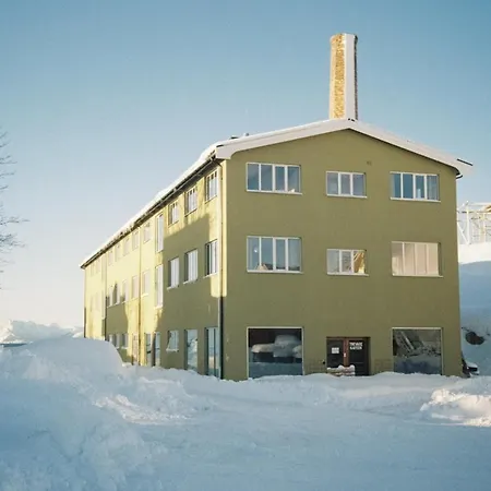 Trevarefabrikken 3* Henningsvaer