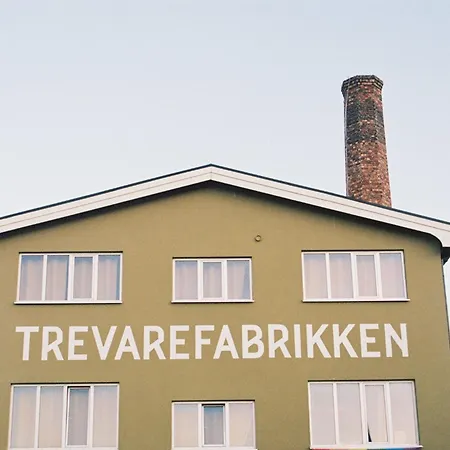 Trevarefabrikken 2*