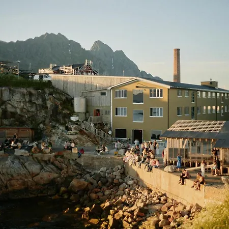 Han/Misafirhane Trevarefabrikken Henningsvær